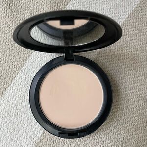 MAC Studio Fix powder NC15